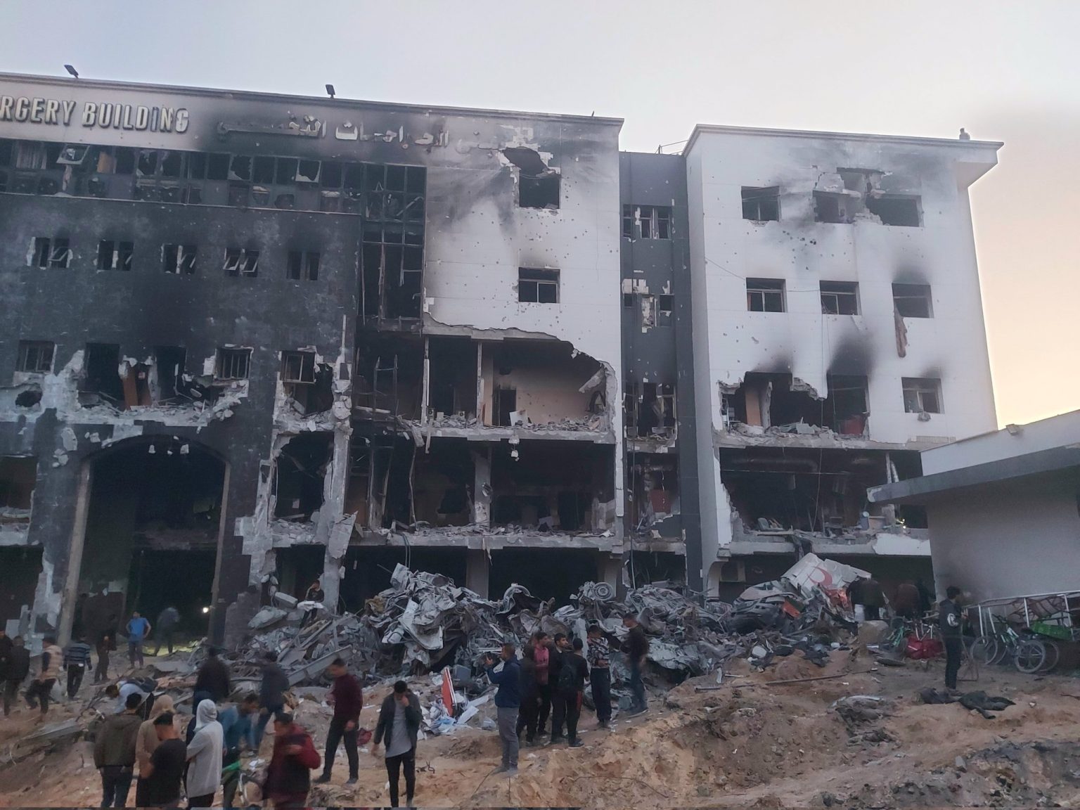 شهداء في مناطق متفرقة وانتشال أكثر من 400 جثمان بخان يونس ومجمع الشفاء