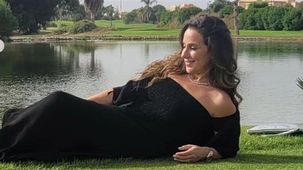 شيري عادل تشعل السوشيال ميديا بإطلالة جذابة