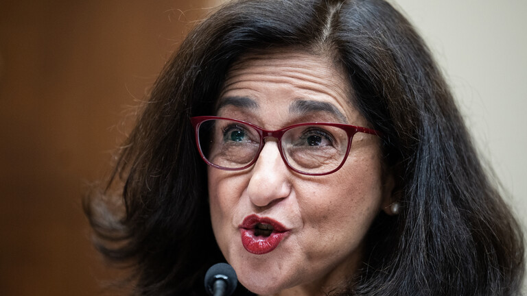 فيديو: طالبة توبخ رئيسة جامعة كولومبيا الأمريكية نعمت شفيق