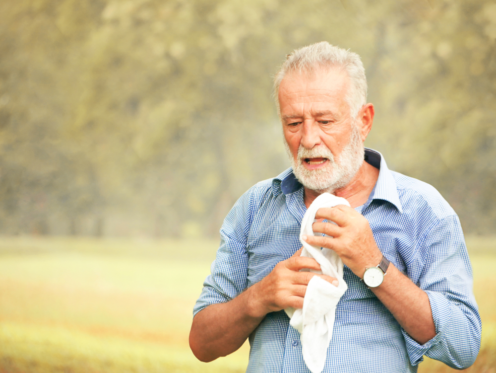 كبار السن معرضون بشكل أكبر للإنهاك الحراري| shutterstock