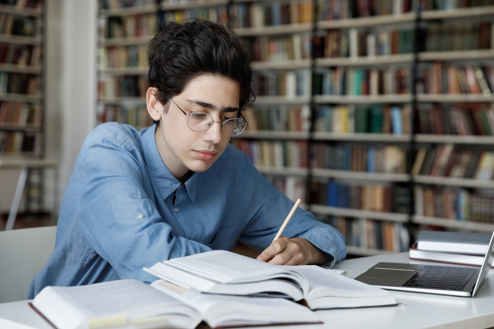 دراسة المواد من الصعب للسهل قبل الامتحانات| shutterstock
