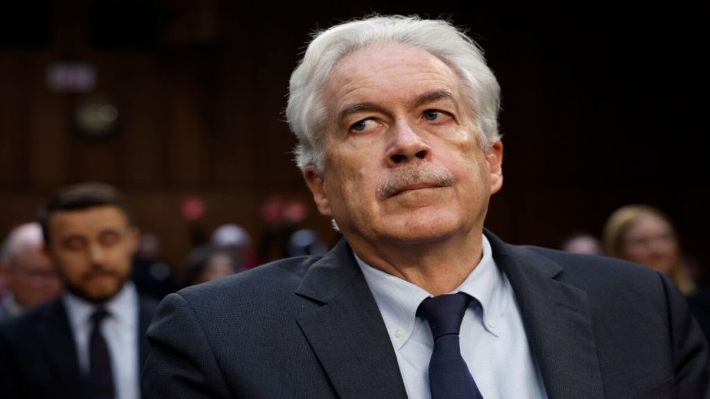 بيرنز: إيران قد تحتاج إلى أسبوع واحد لإنتاج قنبلة نووية واحدة