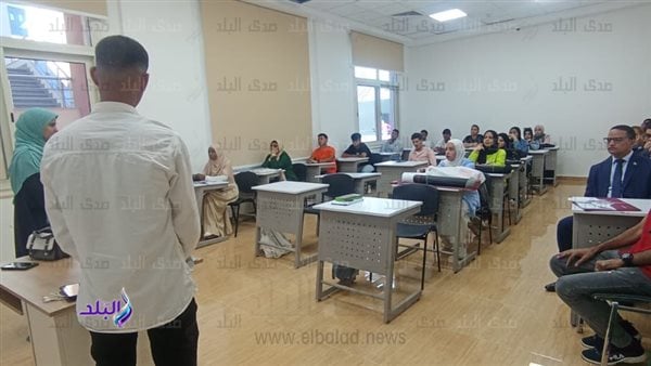 طلاب كلية تكنولوجيا الصناعة والطاقة بجامعة طيبة التكنولوجية يناقشون التدريبات الصيفية