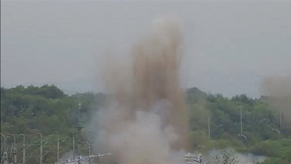 مع تزايد التوترات.. تفاصيل تفجير كوريا الشمالية طرقًا حدودية تربطها مع جارتها الجنوبية