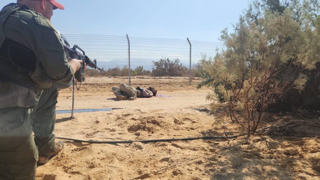 إصابة جنديين إسرائيليين في إطلاق نار بمنطقة البحر الميت واستشهاد المنفذين
