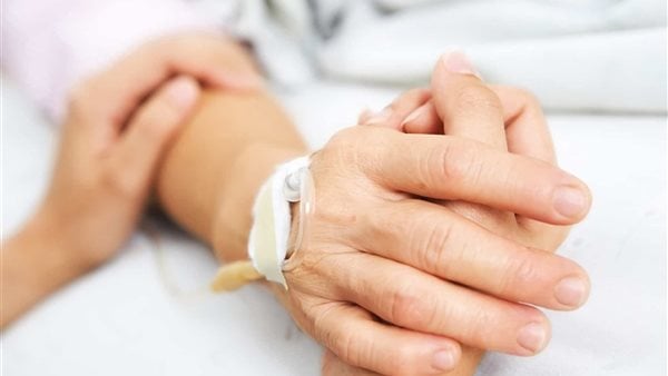 دعاء لتخفيف الألم الشديد وآيات الشفاء من كل داء.. احرص عليه