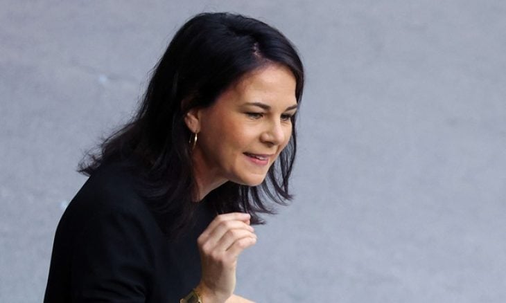 بيربوك تثير سخطا واسعا بعد دفاعها عن قصف الاحتلال الإسرائيلي للمدنيين في غزة