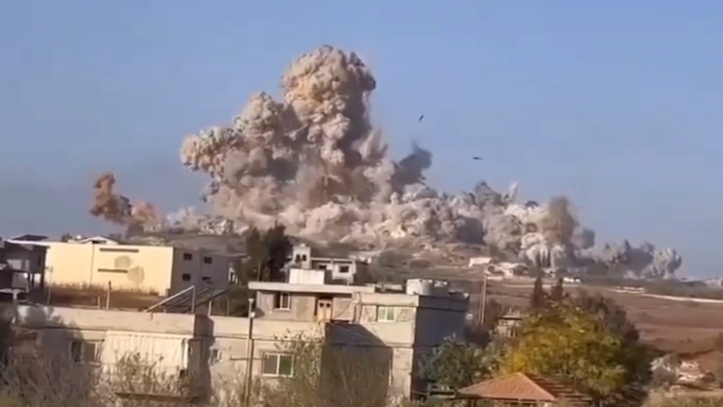 جيش الاحتلال ينسف حيّا بأكمله في قرية لبنانية فيها مقام “النبي بنيامين”