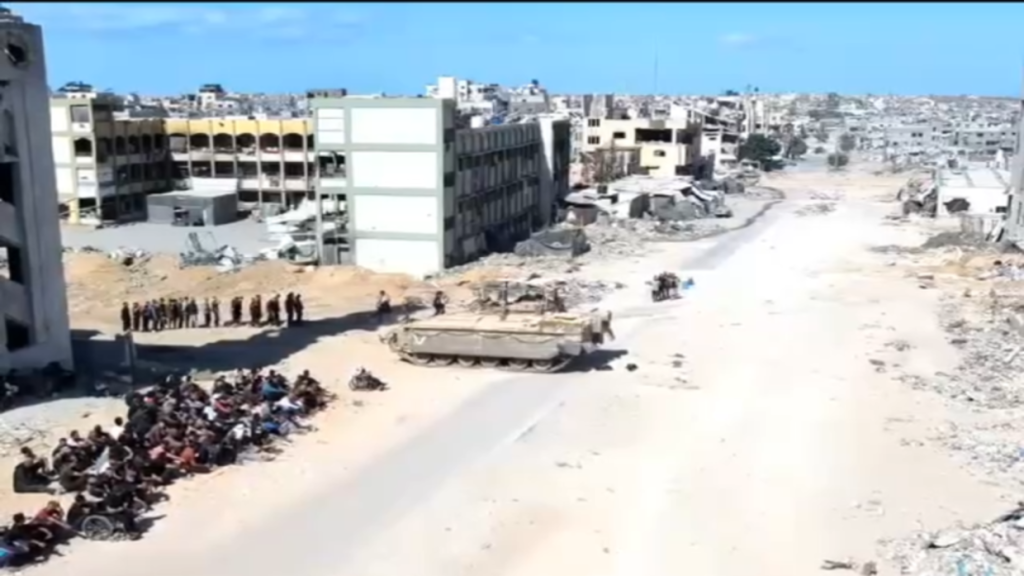 الجيش الإسرائيلي يحاصر ويعتقل مدنيين في جباليا (فيديو)