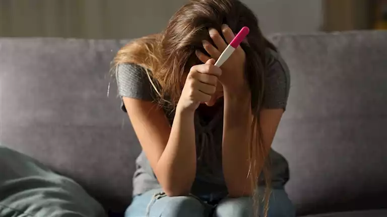 دراسة تكشف تأثير الحمل غير المتوقع على صحة الأم