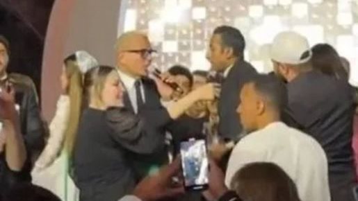 الحكم على عمرو دياب في اتهامه بصفع شاب.. السبت المقبل