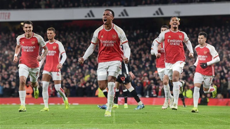 أرسنال يضرب مانشستر يونايتد بثنائية بالدوري الإنجليزي