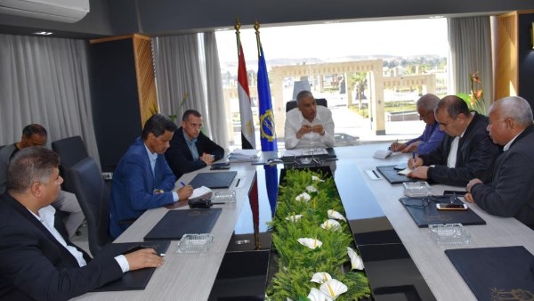 تنفيذ أعمال الرصف بالشوارع عقب الانتهاء من المرافق وإزالة التعديات