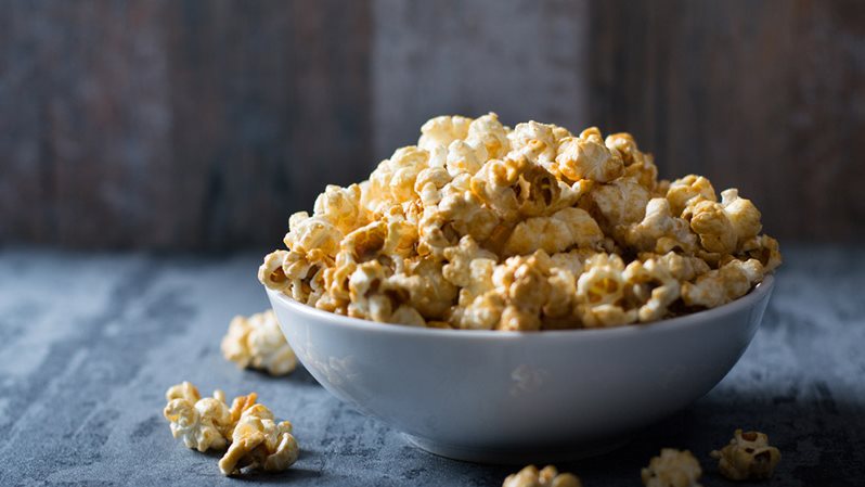 طريقة عمل الفشار بالكراميل بسهولة