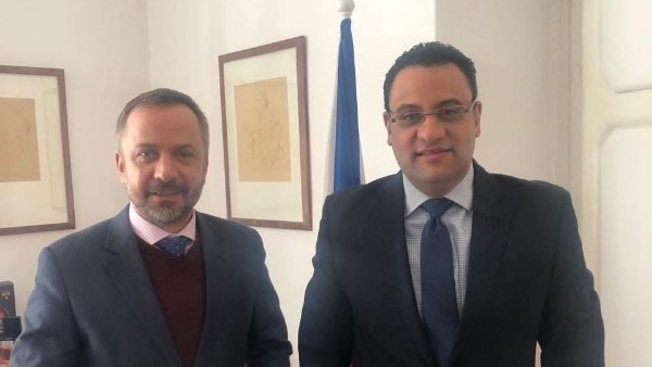 تشجيع الاستثمار.. سفير مصر لدى براج يلتقي وزير العلوم والبحث والابتكار التشيكي