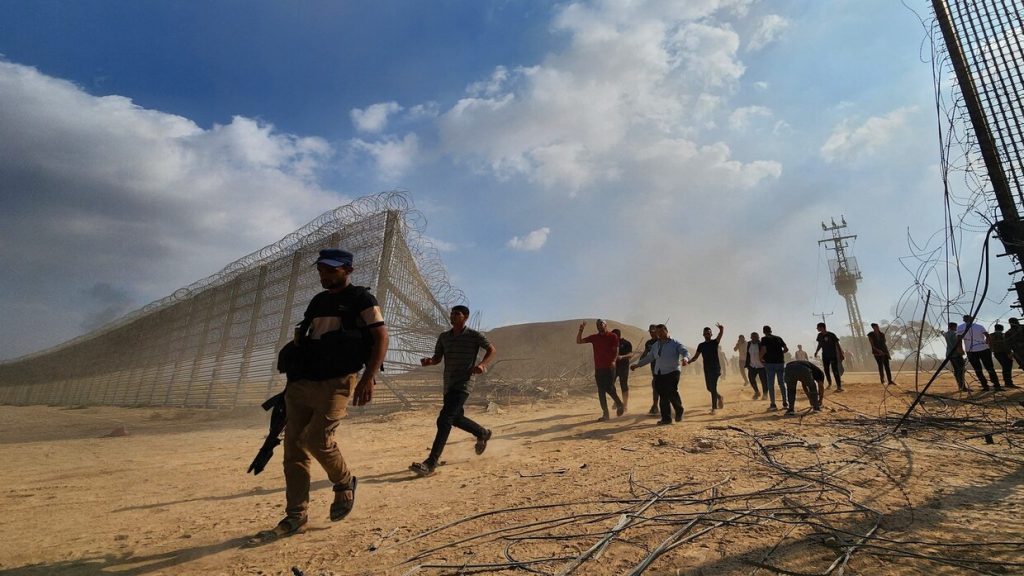 خبير يعلق على وجود قوات مصرية في غزة