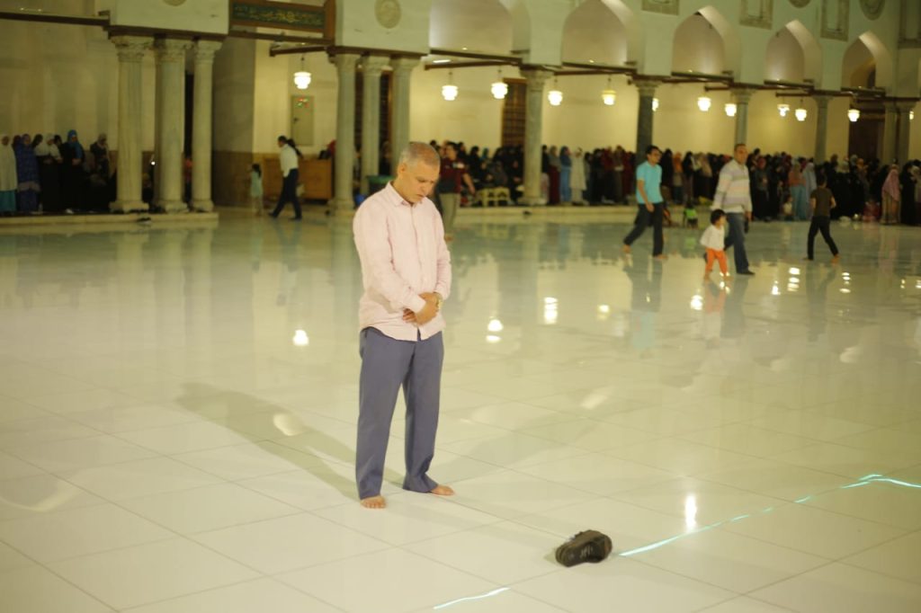 حكم الجمع بين ثلاث صلوات في وقت واحد .. الإفتاء تجيب