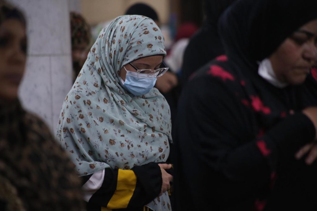 ما حكم الصلاة بالبنطلون للمرأة؟.. أسامة الجندي يجيب