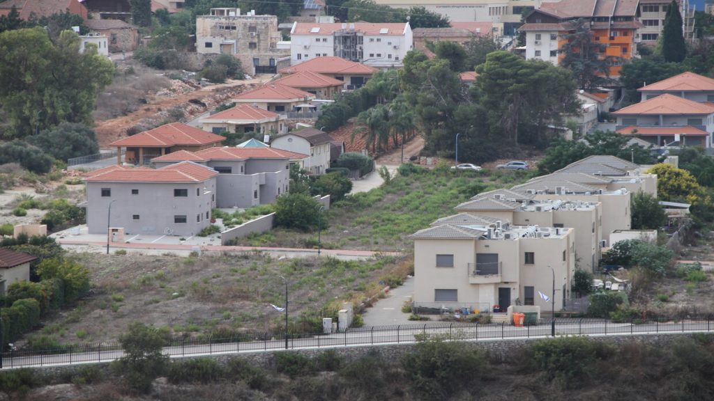 الجيش الإسرائيلي يصدر تعليمات لسكان لبنان