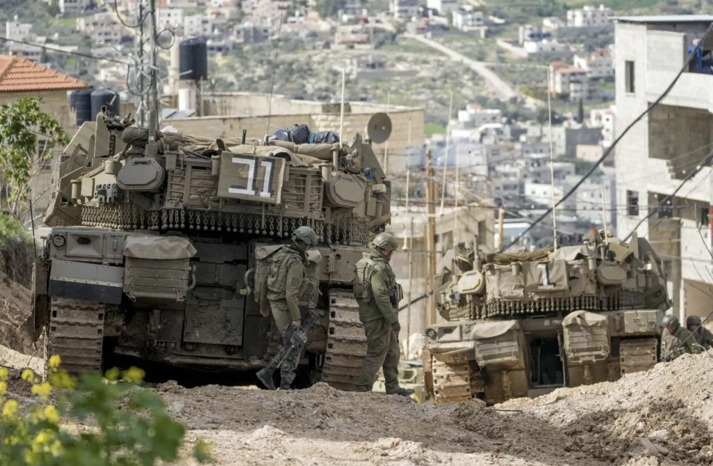 دبابات إسرائيل في الضفة للإجهاز على «السلطة»: على حلم الدولة الفلسطينية ومنع أي تواصل بين مدنها