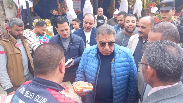 محافظ الدقهلية يتفقد سوق اليوم الواحد بمدينة المنصورة