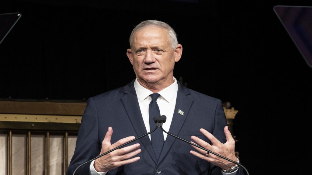 غانتس: نتنياهو كان على علم بالحالة الصعبة للأسرى الإسرائيليين في غزة