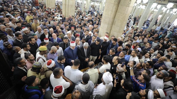 بحضور علماء وقيادات المشيخة.. جنازة مهيبة للدكتور محمد المحرصاوي من الجامع الأزهر.. صور بحضور علماء وقيادات المشيخة.. جنازة مهيبة للدكتور محمد المحرصاوي من الجامع الأزهر.. صور