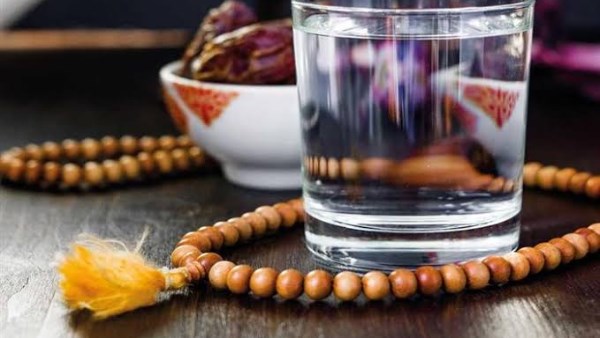 احذر.. عدم شرب الماء بين الإفطار والسحور يصيبك بمشكلات صحية خطيرة