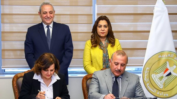 توقيع عقد إدارة وتشغيل محطة طنطا لإنتاج 70 مليون بيضة سنوياً توقيع عقد إدارة وتشغيل محطة طنطا لإنتاج 70 مليون بيضة سنوياً