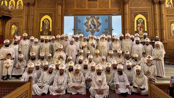 اجتماع مجمع كهنة أسوان بحضور الأنبا بيشوي أسقف الإيبارشية.. صور