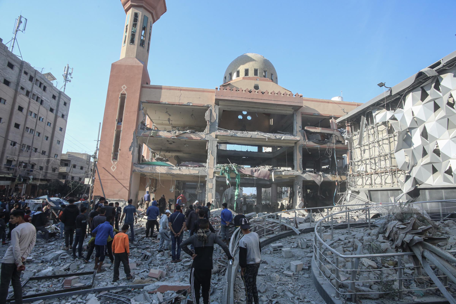 غزة: حين يستهدف الاحتلال ذاكرة التاريخ ويسرق إرثها