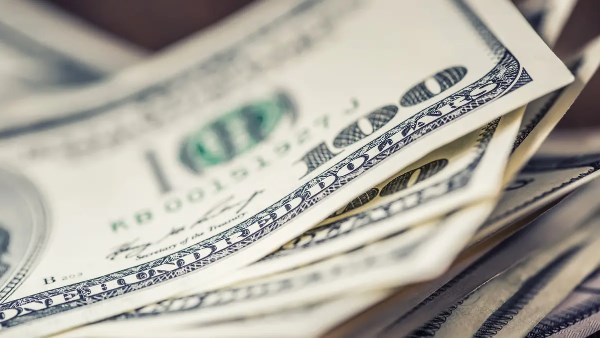 في يوم واحد.. الداخلية تضبط قضايا عملة بقيمة 6 ملايين جنيه