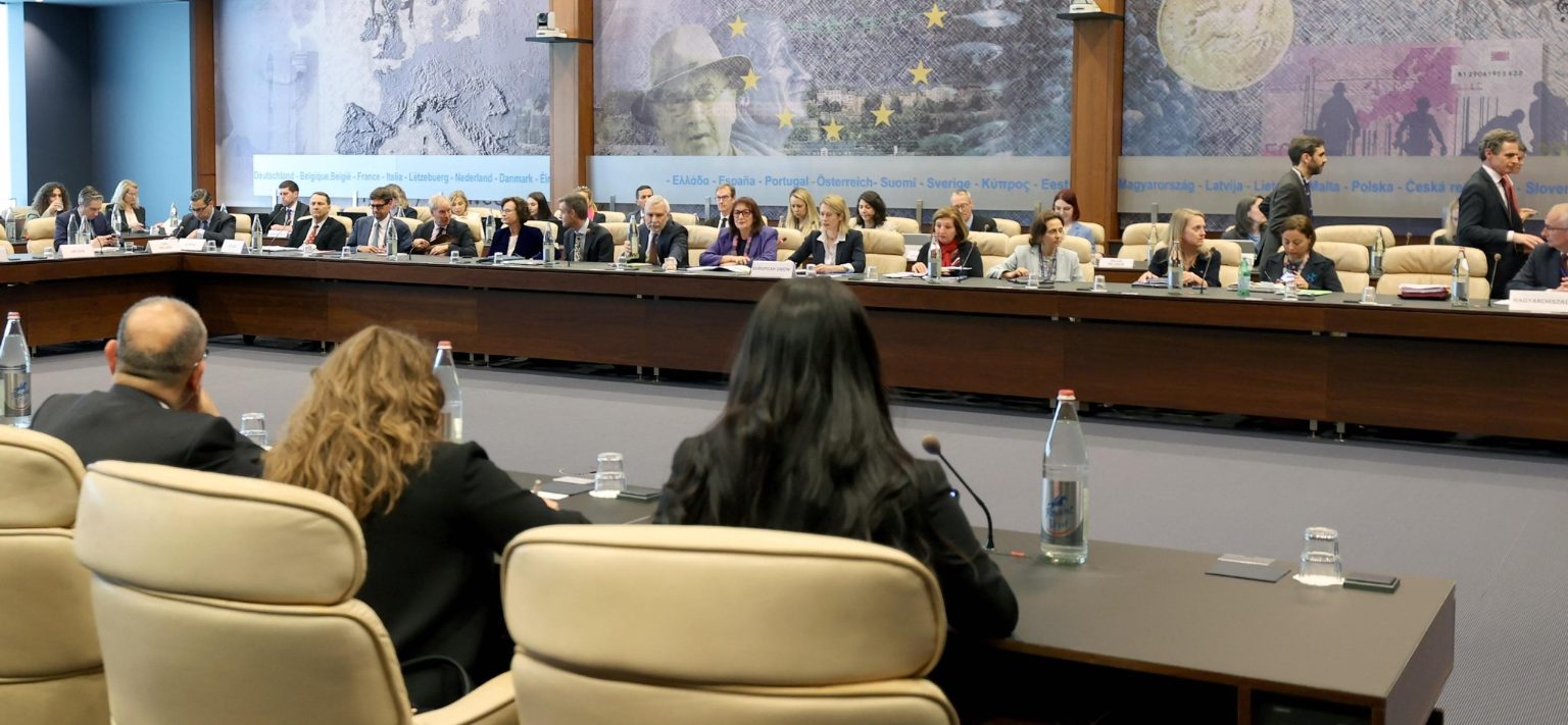 الحكومة ترحب بمنح وقرض جديد من الاتحاد الأوروبي لدعم الاقتصاد والمشاريع التنموية