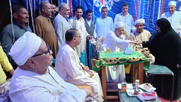 شاهد.. شيخ الأزهر بالجلباب خلال حفل خطوبة حفيدة شقيقه بالأقصر