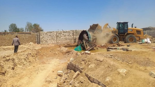إزالة 20 طاحونة ذهب غير مرخصة في صحراء حجازة بقنا
