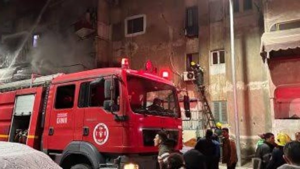 حماية بورسعيد المدنية تسيطر على حريق عشة خشبية أعلى سطح عقار