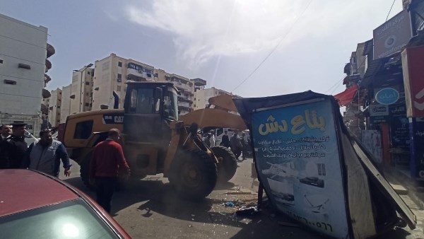 محافظ بورسعيد يقود أكبر حملة لإزالة الإشغالات بأحياء الزهور والضواحي