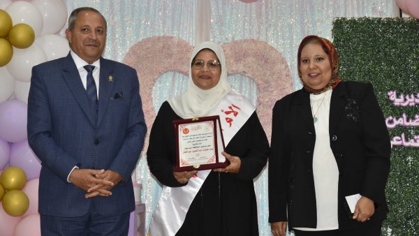 محافظ بورسعيد يكرّم الأمهات المثاليات على مستوى المحافظة محافظ بورسعيد يكرّم الأمهات المثاليات على مستوى المحافظة