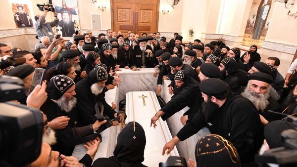 البابا تواضروس يصلي قداس وتجنيز نيافة الأنبا باخوميوس بالبحيرة | صور البابا تواضروس يصلي قداس وتجنيز نيافة الأنبا باخوميوس بالبحيرة | صور