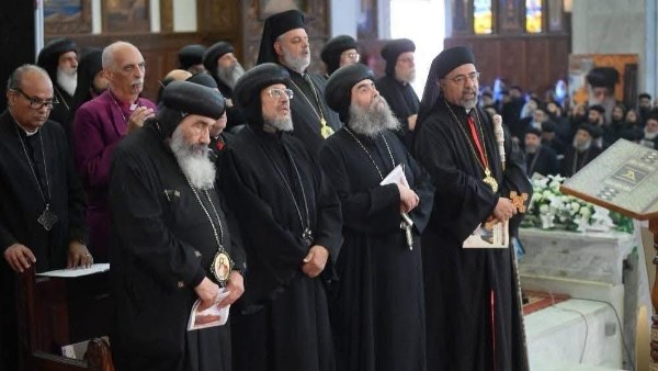 أمين عام مجلس كنائس مصر يشارك في جنازة الأنبا باخوميوس ويقدّم التعزية للبابا تواضروس أمين عام مجلس كنائس مصر يشارك في جنازة الأنبا باخوميوس ويقدّم التعزية للبابا تواضروس