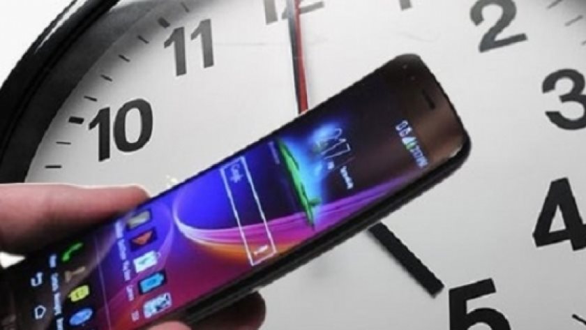 طريقة تغيير الساعة في التوقيت الشتوي 2025 على هواتف أندرويد وiPhone