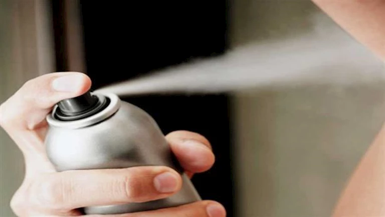 3 أخطاء شائعة في استخدام مزيل العرق.. تسبب رائحة كريهة