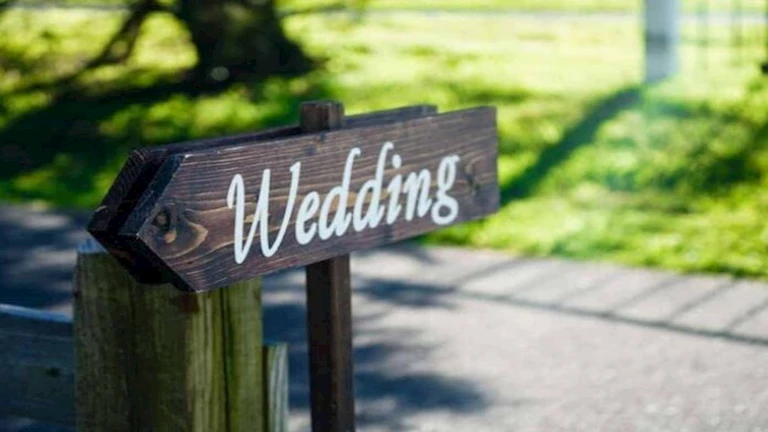 طلب غريب من عريس للمدعوين في حفل زفافه يثير جدلا واسعا – 10 صور