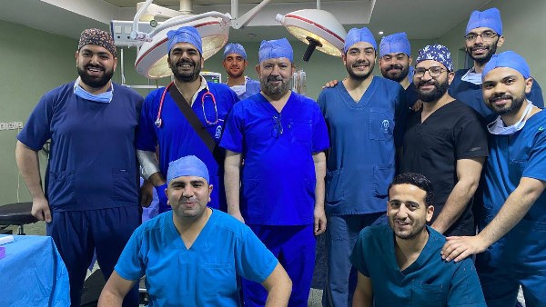 كاد يفقد حياته.. إستخراج بطاريةمن مريء طفل صغير بمستشفي أطفال بنها