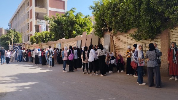 780 ألف طالب يتوافدون على اللجان لبدء امتحانات الدبلومات الفنية 2025