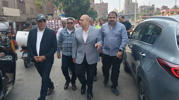 نائب محافظ الجيزة يتفقد مشروع الصرف الصحي بمنطقة أرض النجوم ببولاق الدكرور