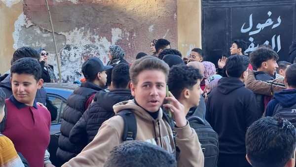 حبس وغرامة 10 آلاف جنيه.. عقوبة حيازة الموبايل بامتحانات الإعدادية 2025