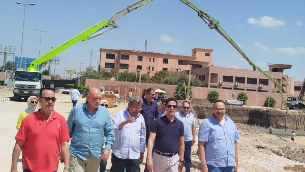 رئيس جامعة بنها يتفقد مجمع المدرجات المركزى ومسار خطوط الغاز بكفر سعد