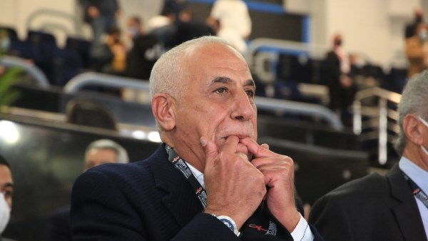 إعلامي يكشف تطورات الحالة الصحية لـ حسين لبيب