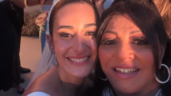هالة صدقي تشارك أمينة خليل الفرحة في حفل زفافها وتخطف الأنظار